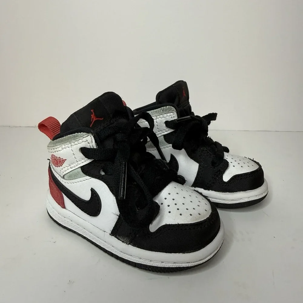 Jordan Unisex Baby/Toddler Mid Top Sneakers US 4C White/Black/Red BQ6933-100